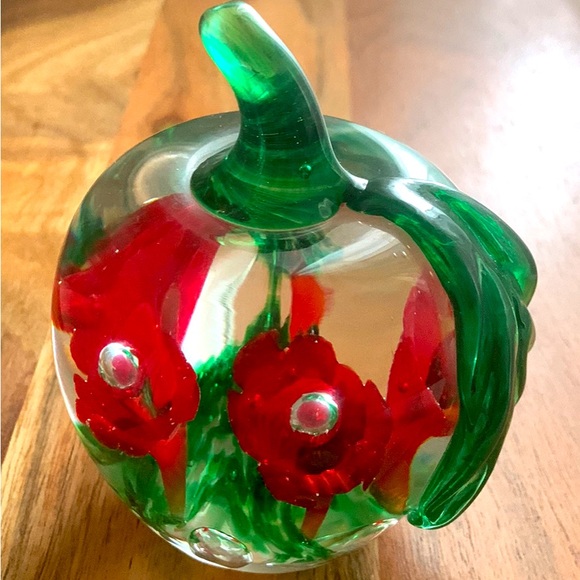 Gibson Latimer Art 996gibson Glass Paperweight Rare Apple Shaped